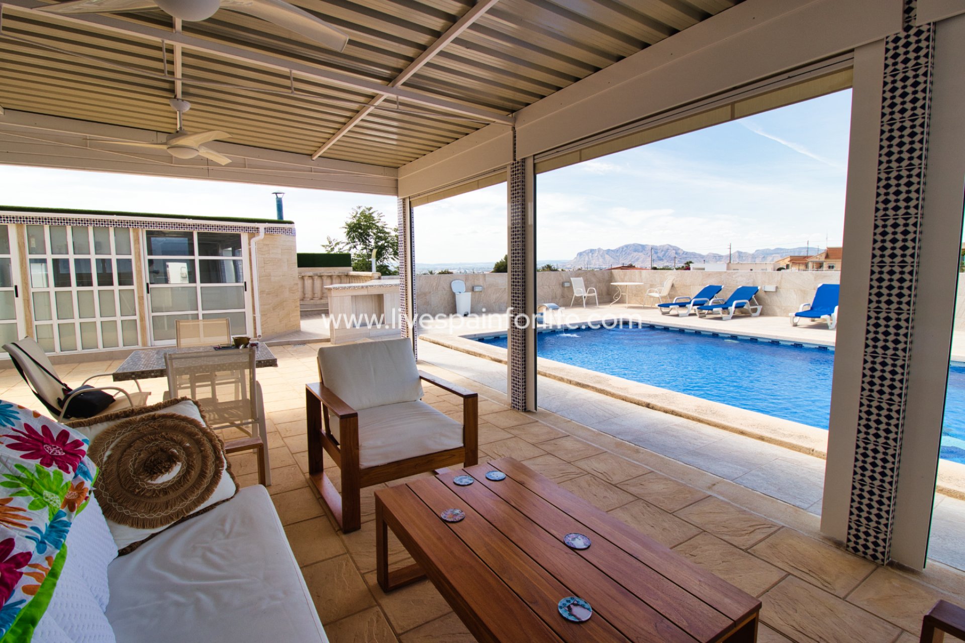 Resale - Country Property -
Albatera
