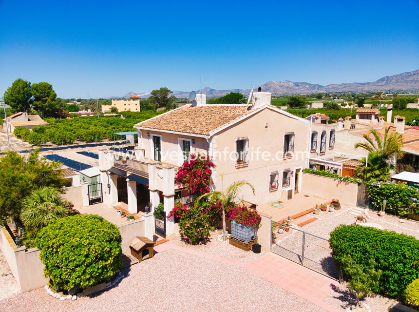 Resale - Country Property -
Albatera