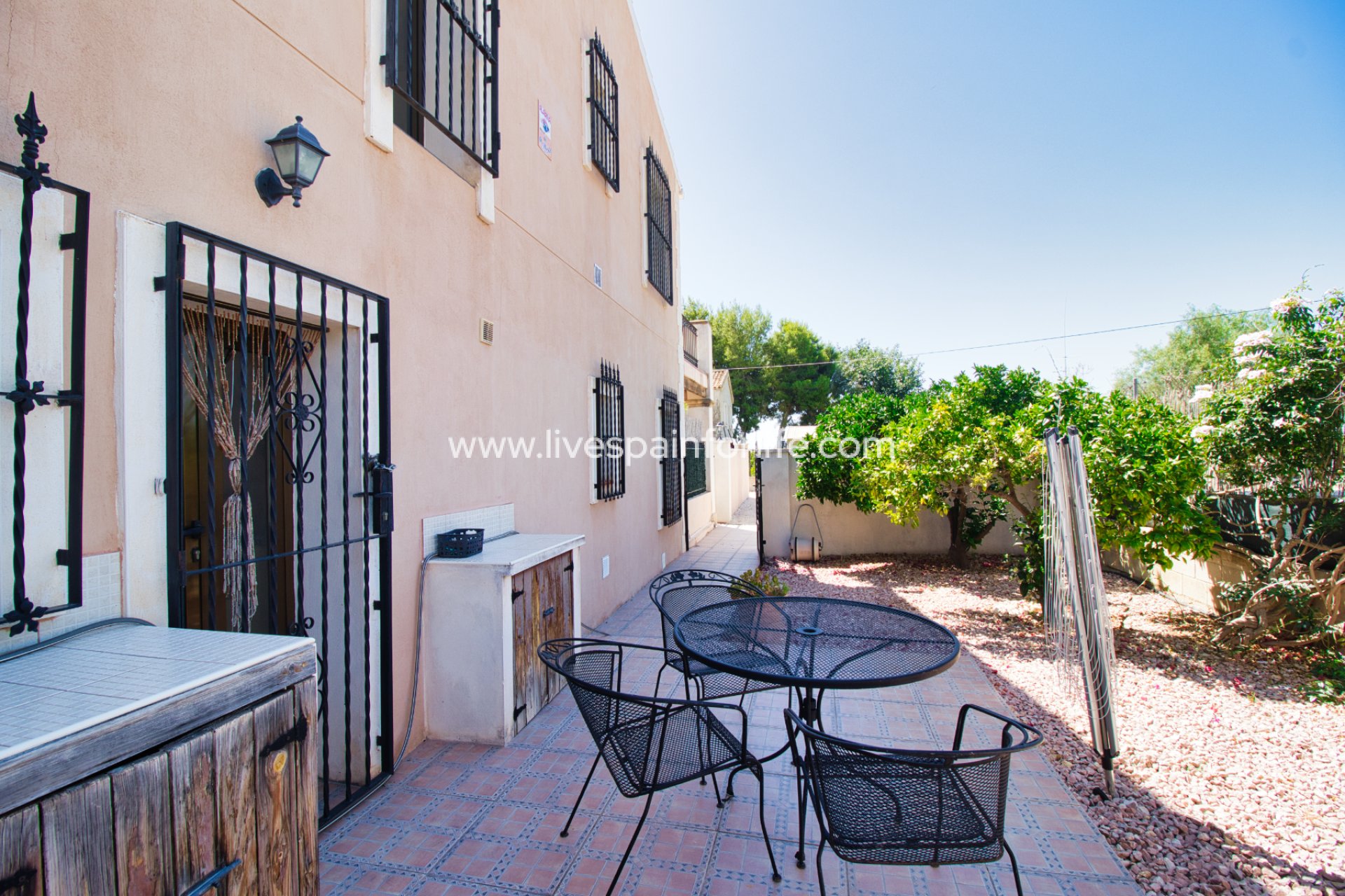 Resale - Country Property -
Albatera
