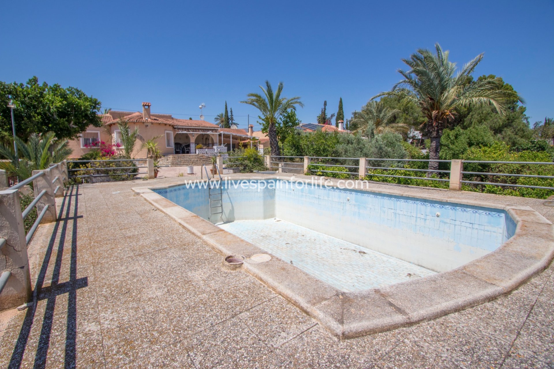 Resale - Country Property -
Albatera