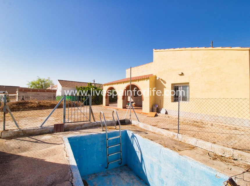 Resale - Country Property -
Albatera