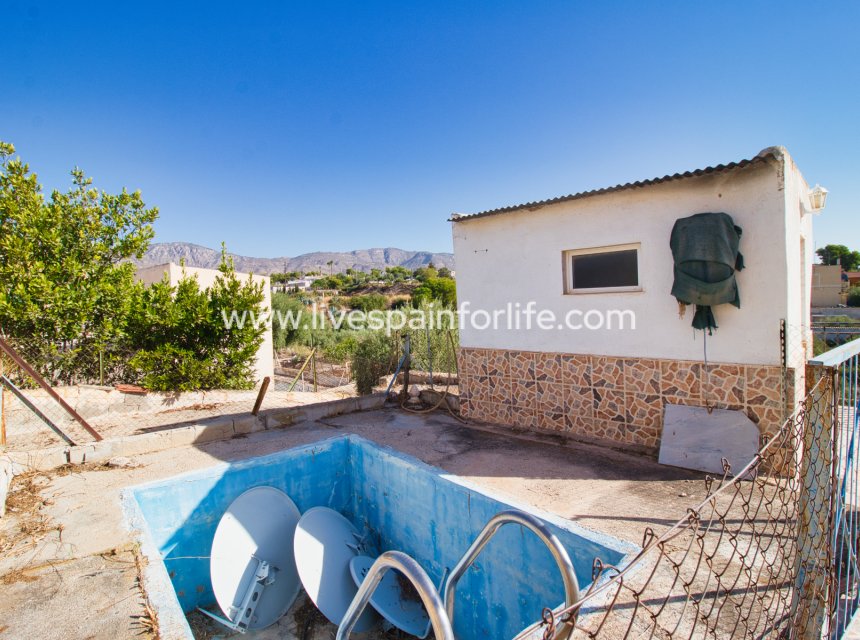 Resale - Country Property -
Albatera