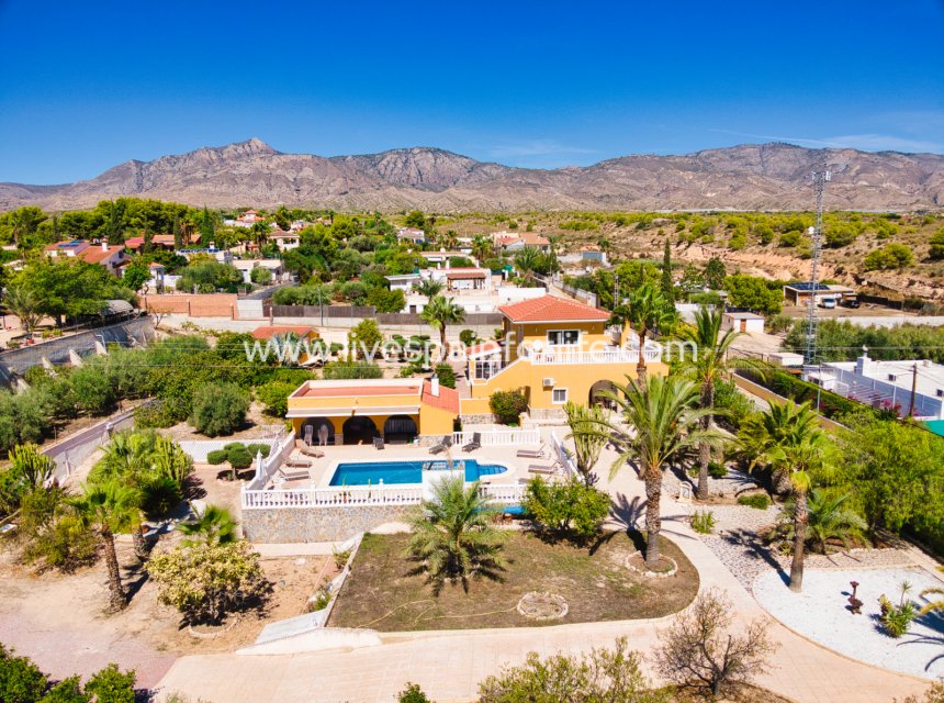 Resale - Country Property -
Albatera