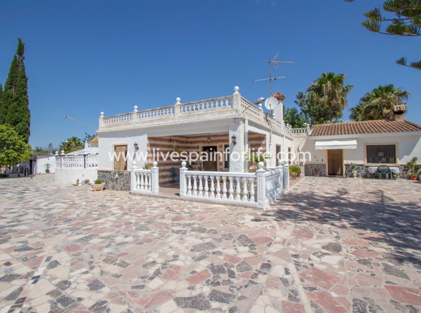 Resale - Country Property -
Albatera