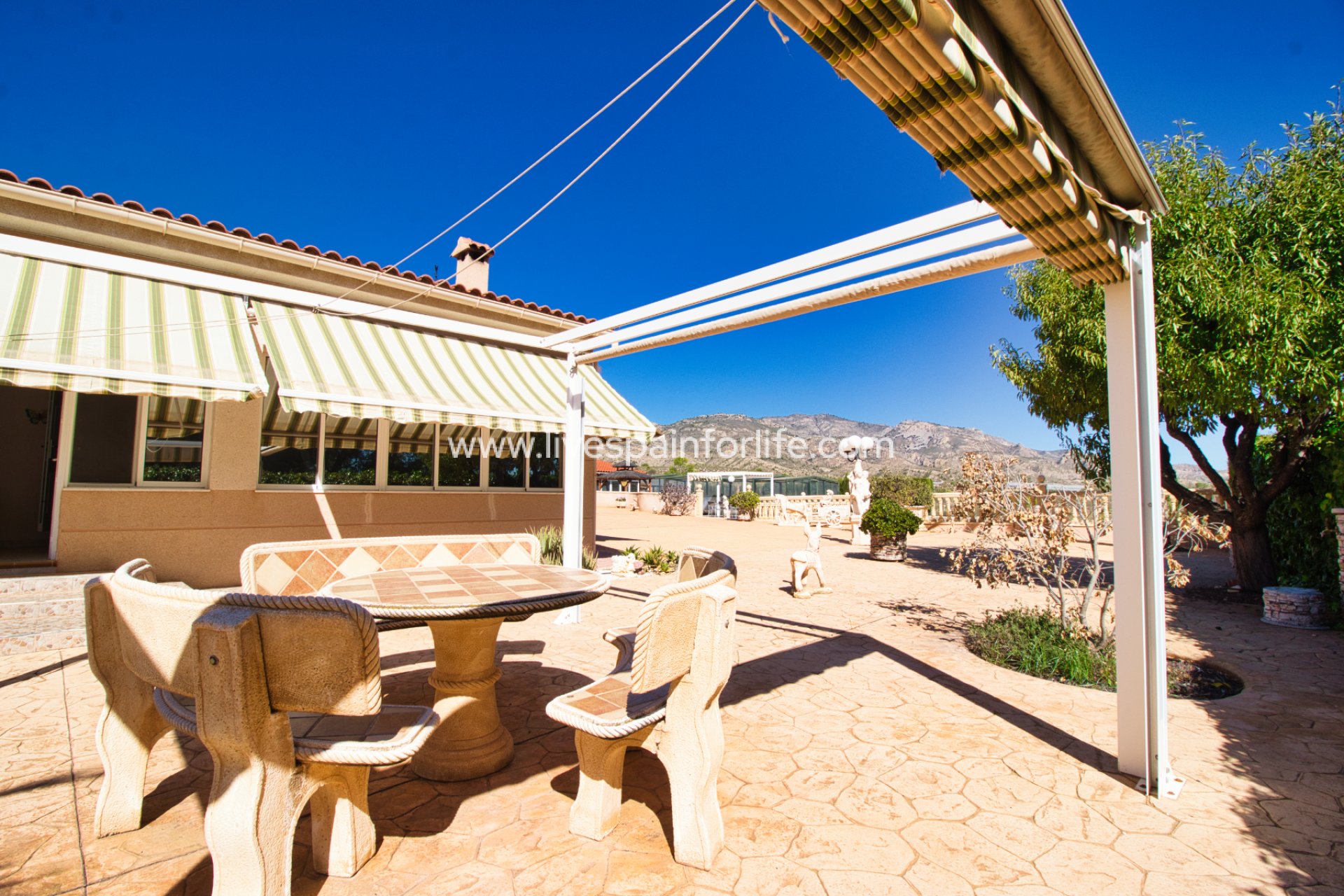 Resale - Country Property -
Albatera