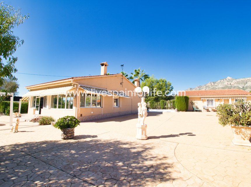 Resale - Country Property -
Albatera