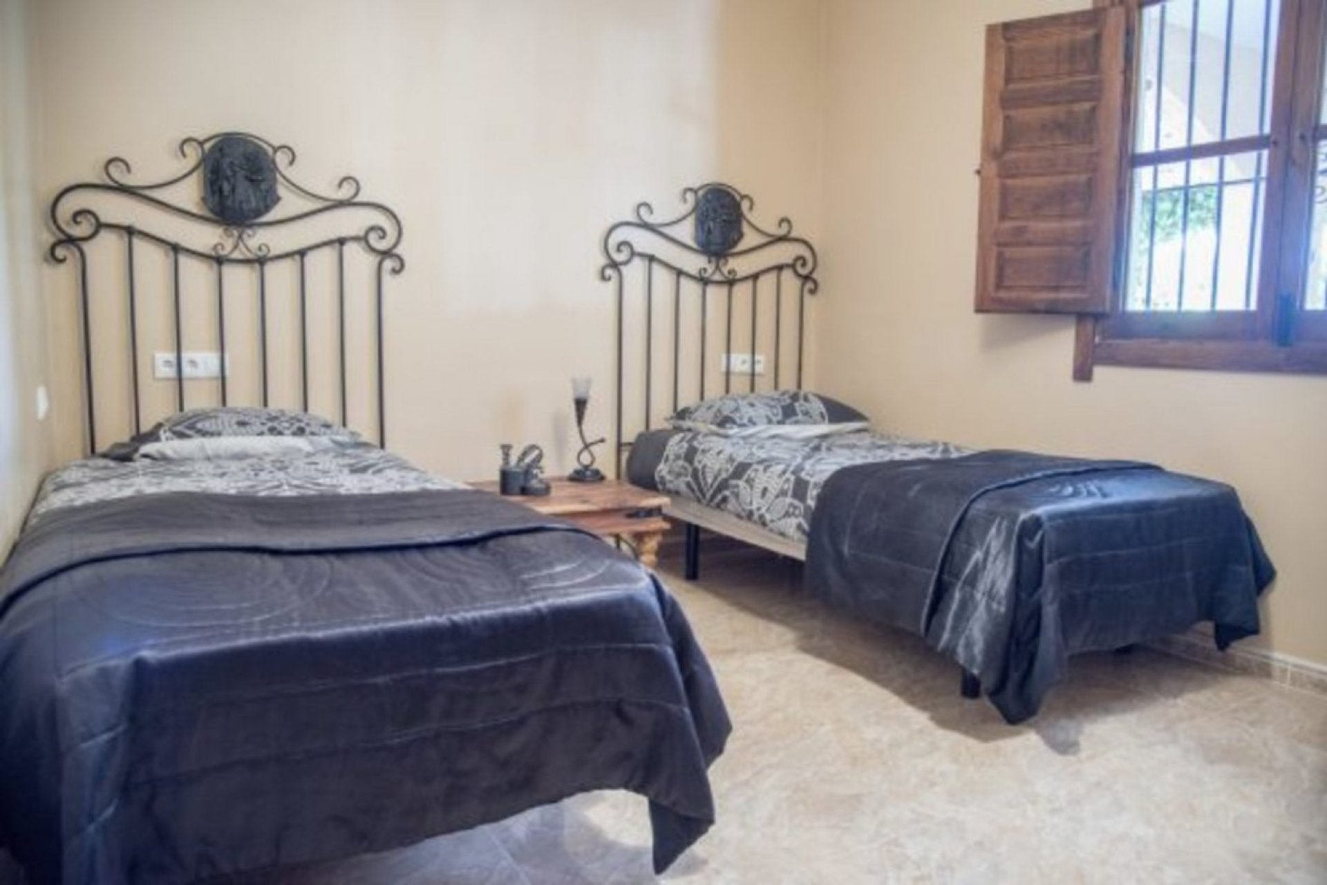 Resale - Country Property -
Alicante