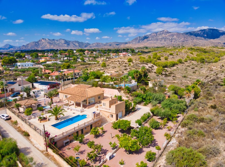 Resale - Country Property -
Alicante