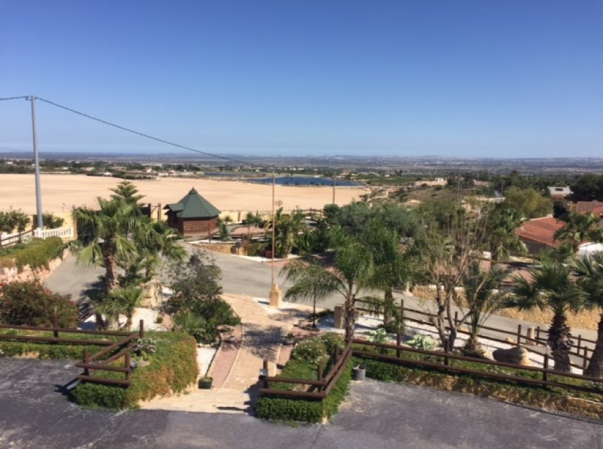 Resale - Country Property -
Alicante