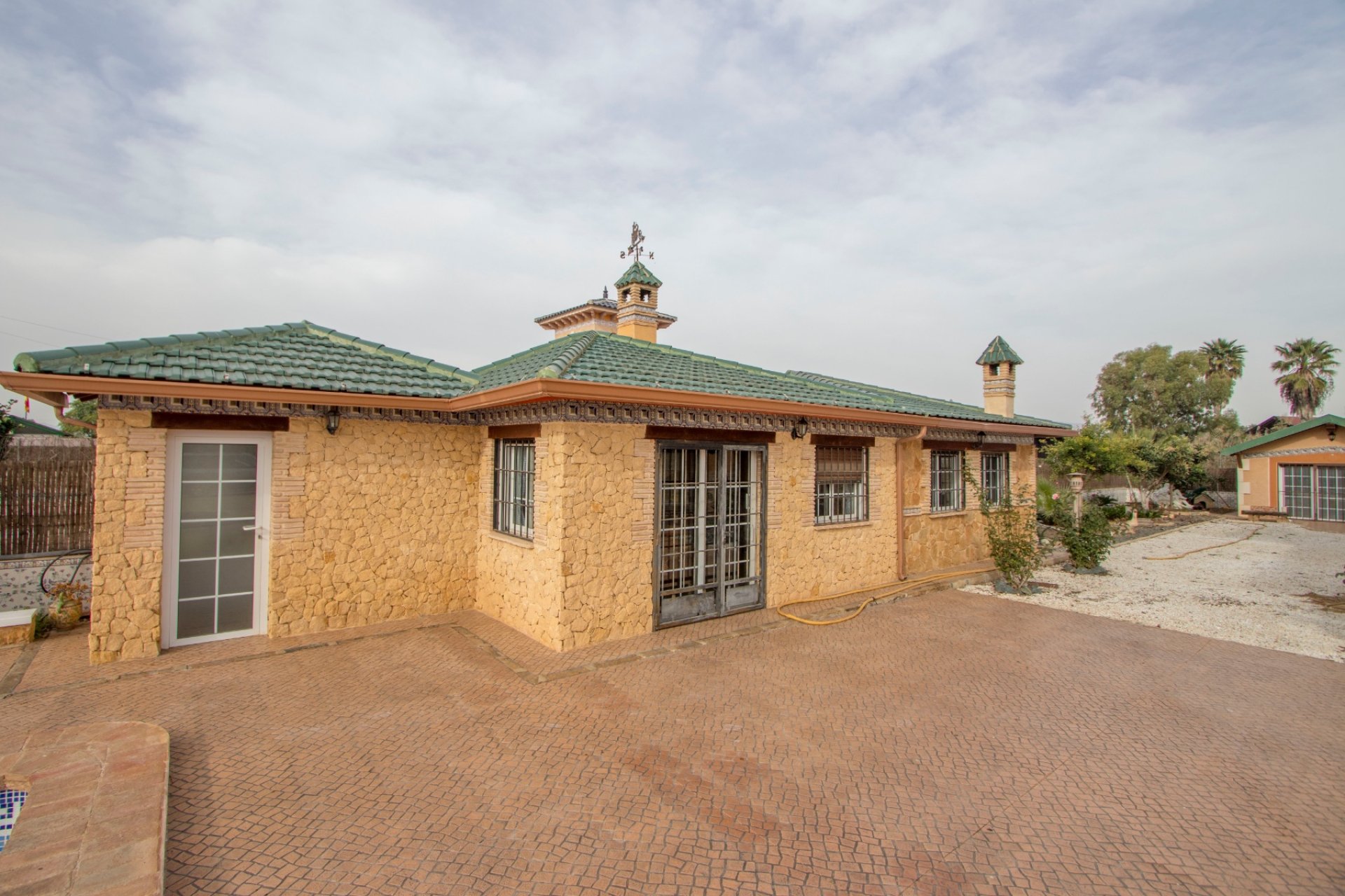 Resale - Country Property -
Alicante