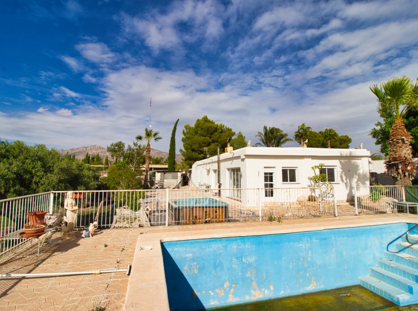 Resale - Country Property -
Alicante
