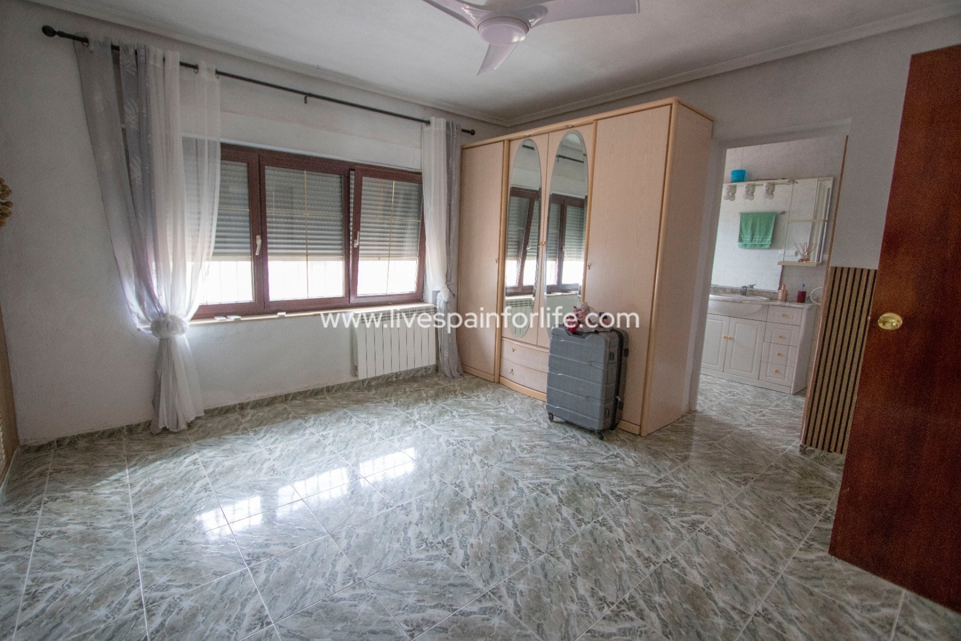 Resale - Country Property -
Alicante