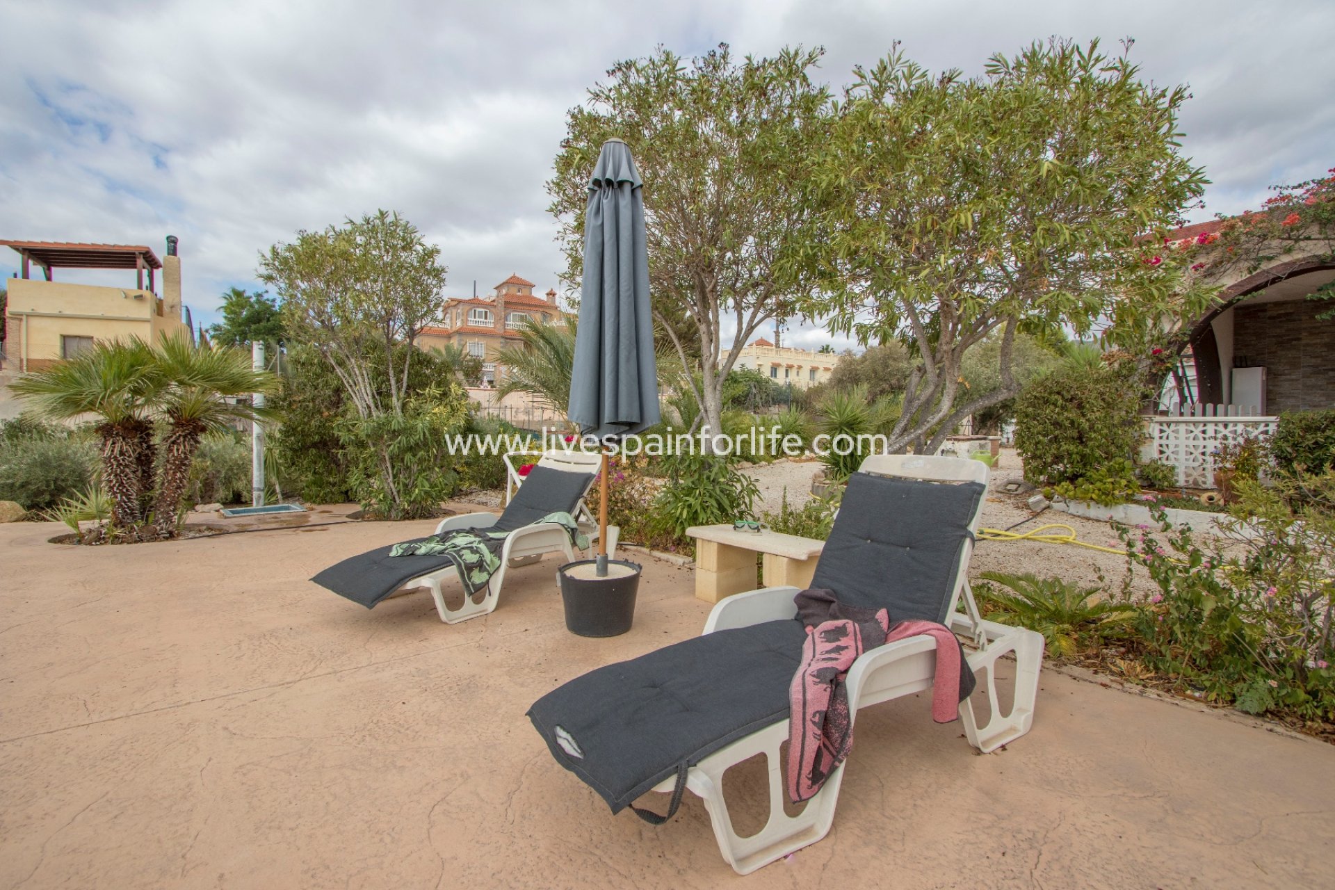 Resale - Country Property -
Alicante