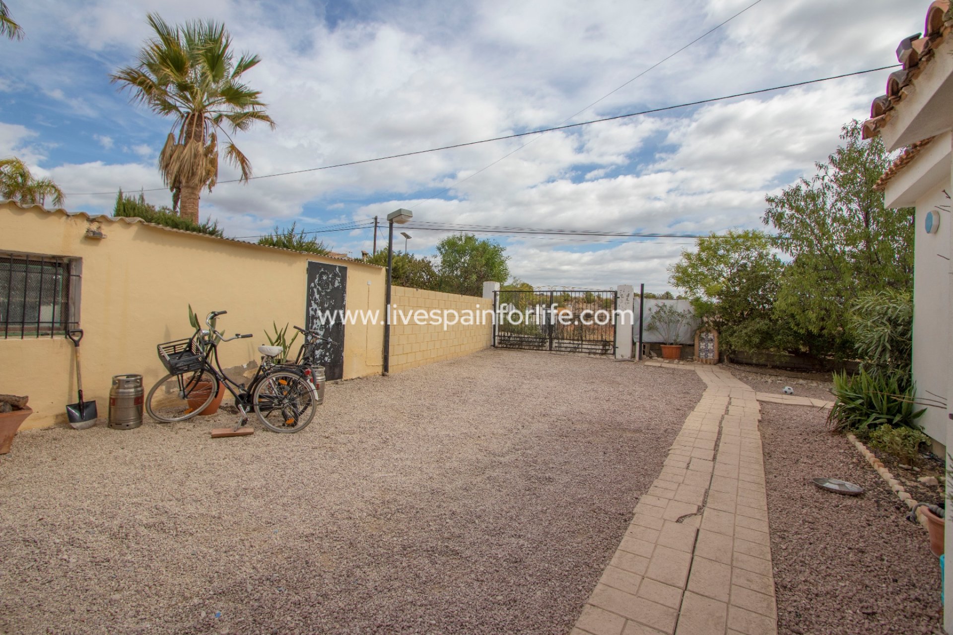 Resale - Country Property -
Alicante
