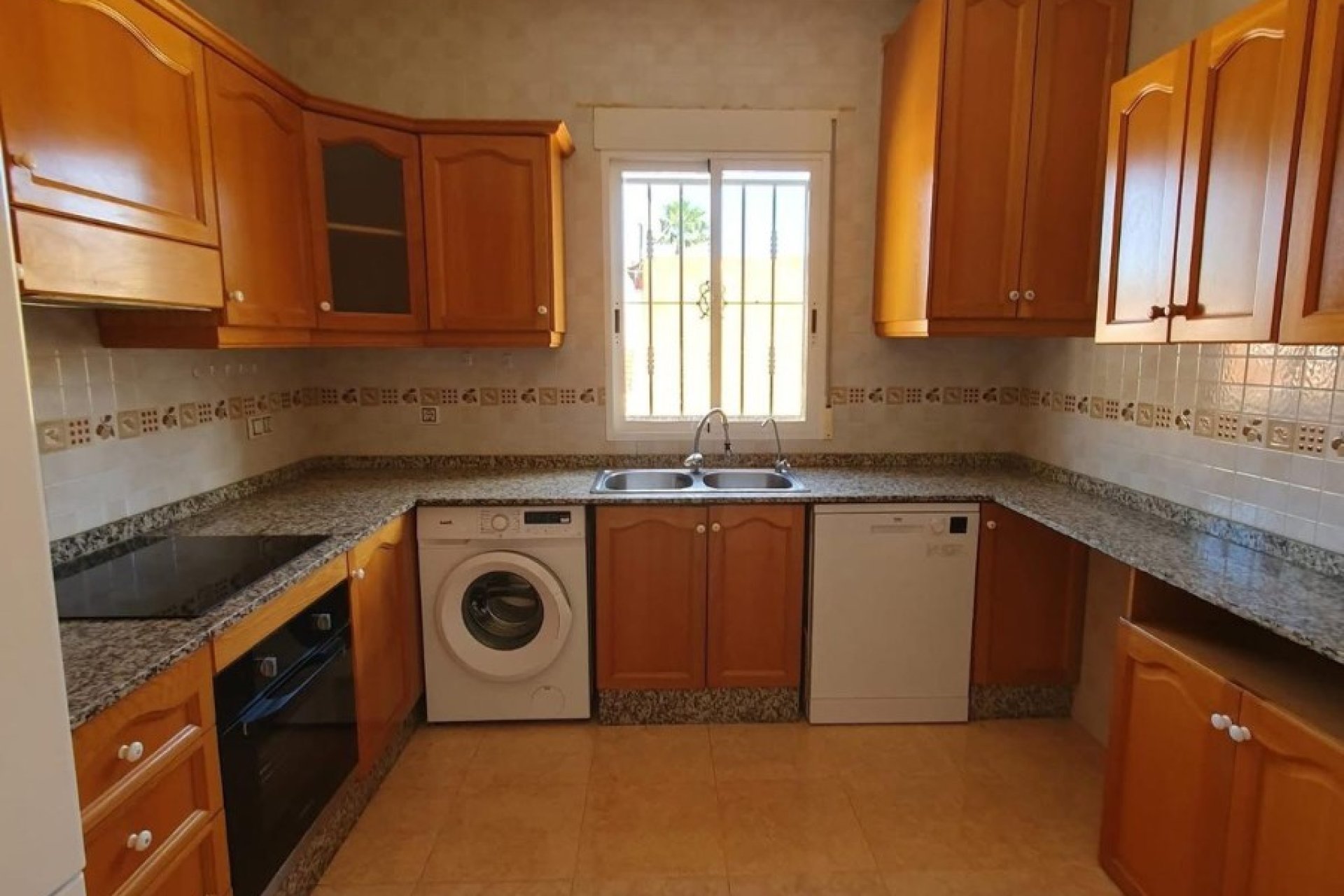 Resale - Country Property -
Alicante