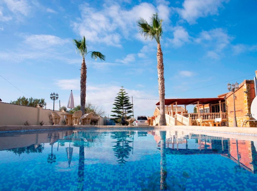 Resale - Country Property -
Alicante