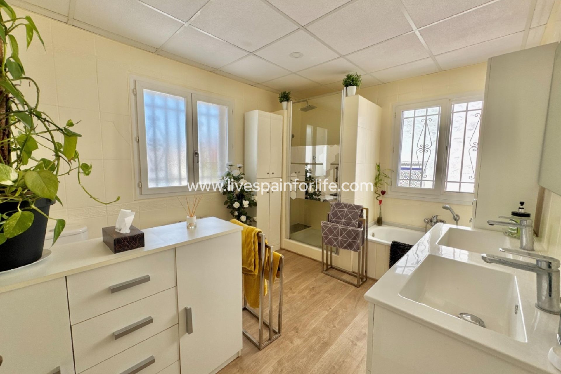 Resale - Country Property -
Alicante