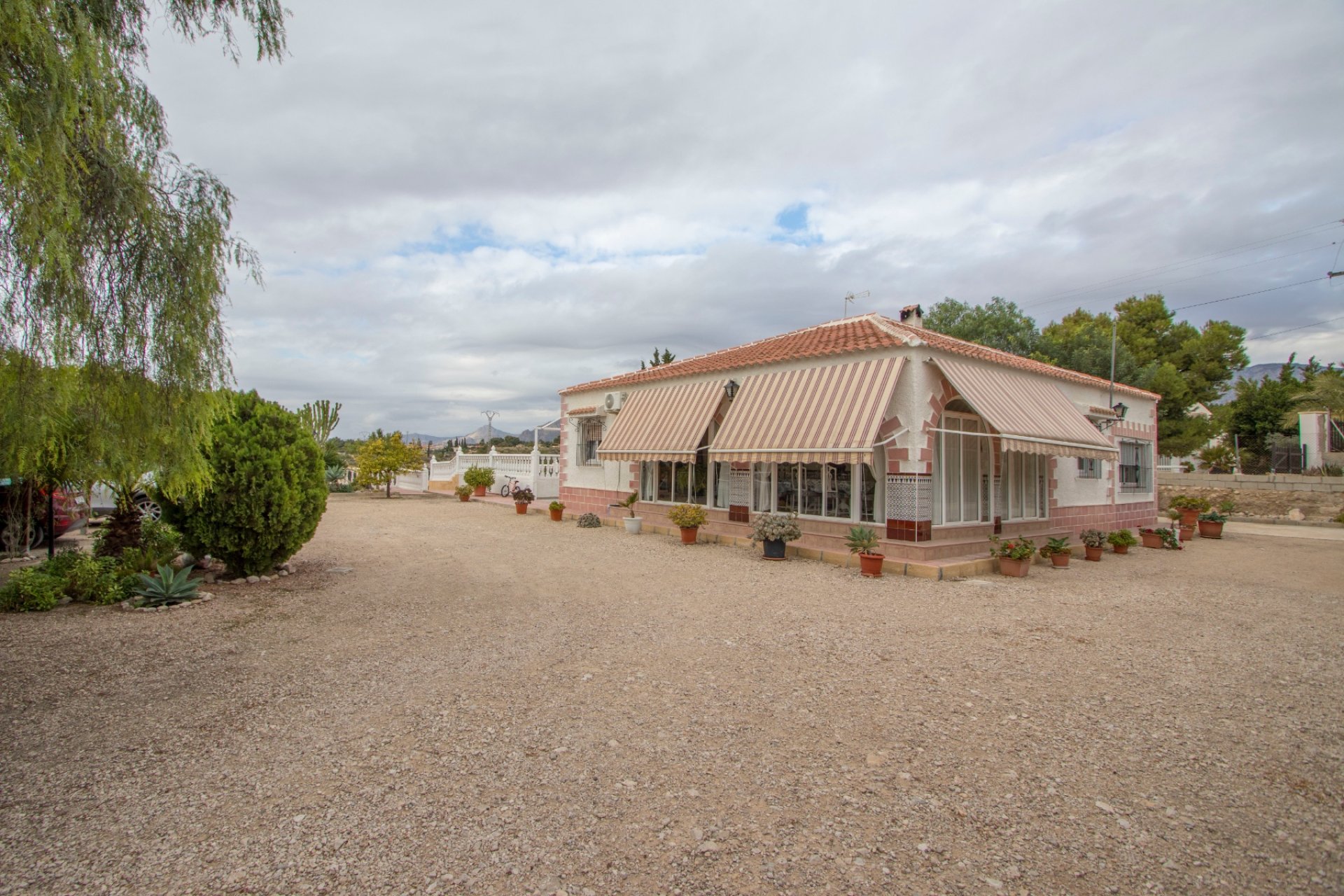 Resale - Country Property -
Alicante