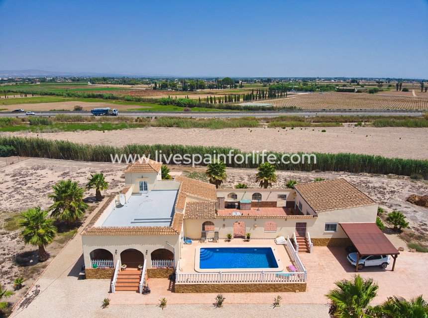 Resale - Country Property -
Alicante