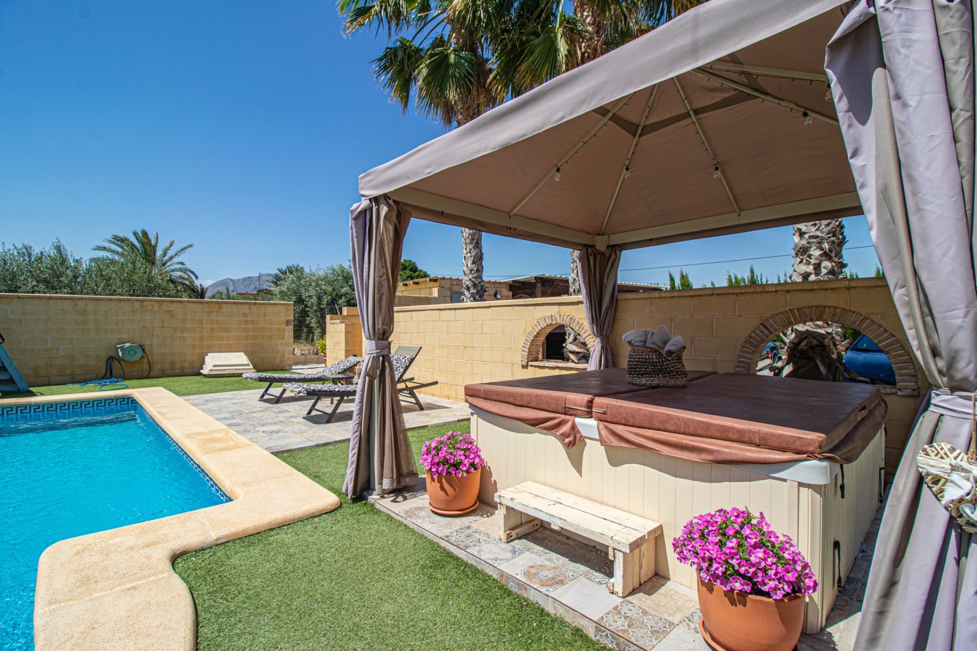 Resale - Country Property -
Alicante