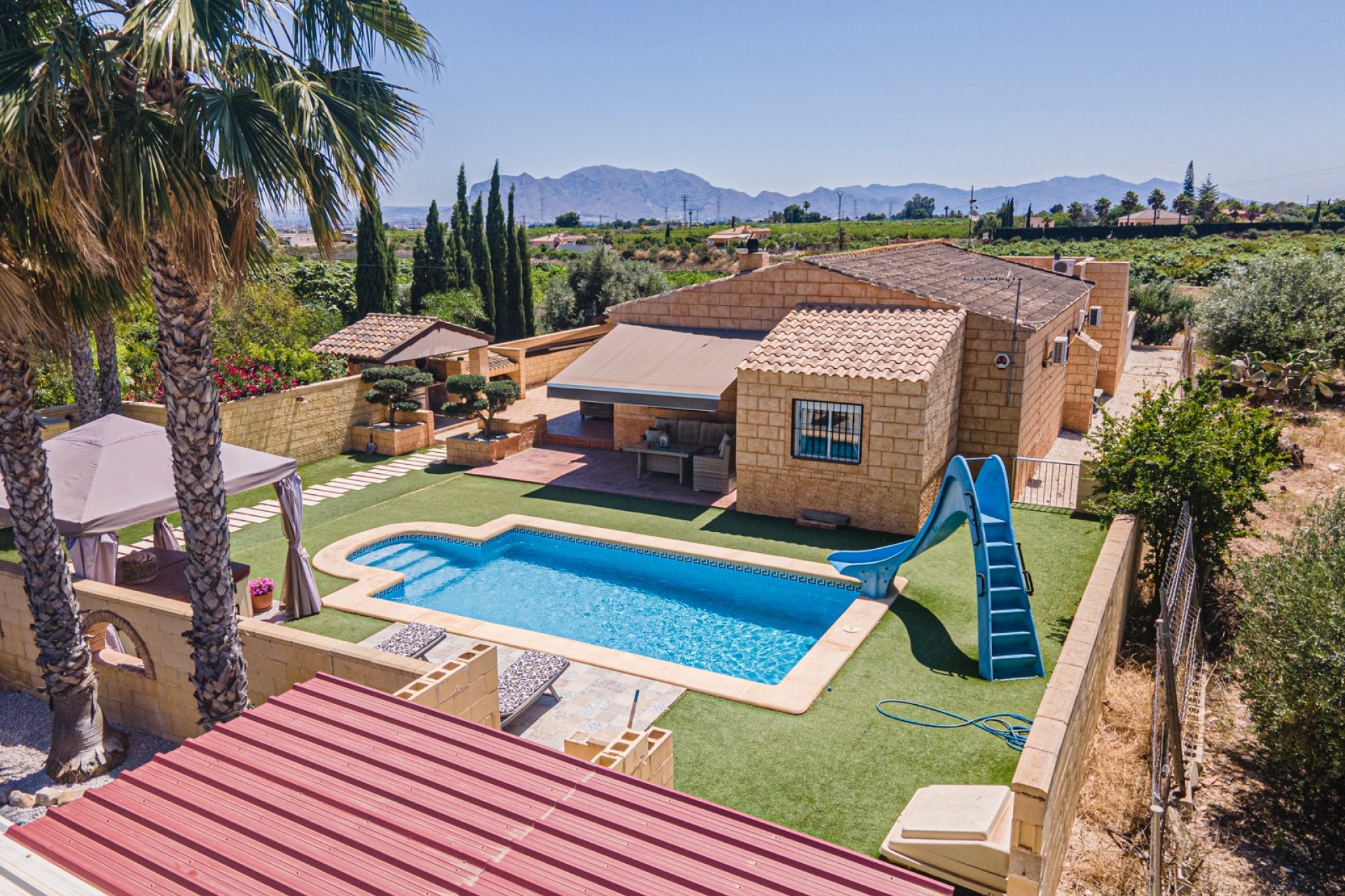 Resale - Country Property -
Alicante