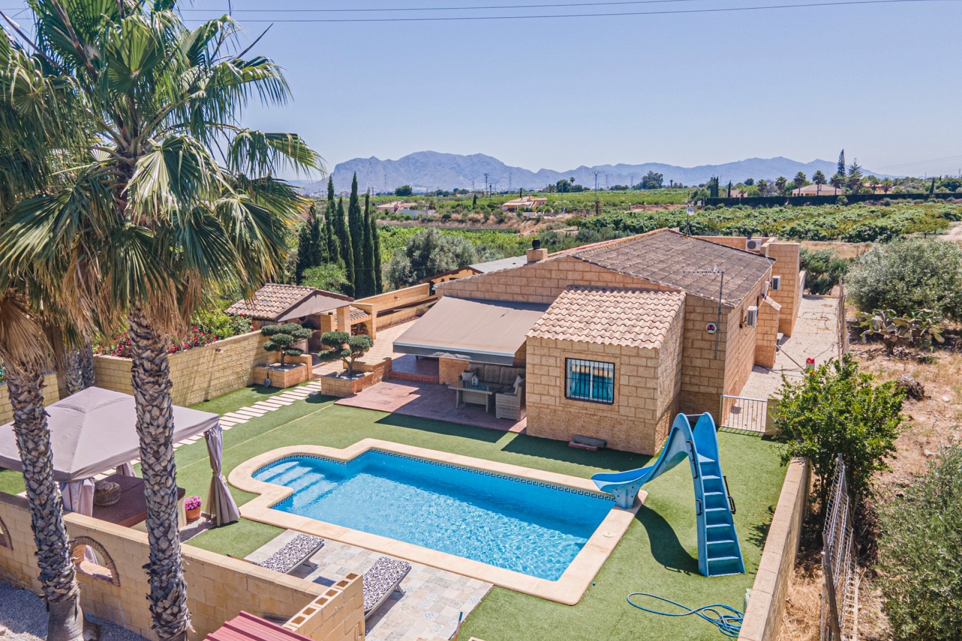 Resale - Country Property -
Alicante