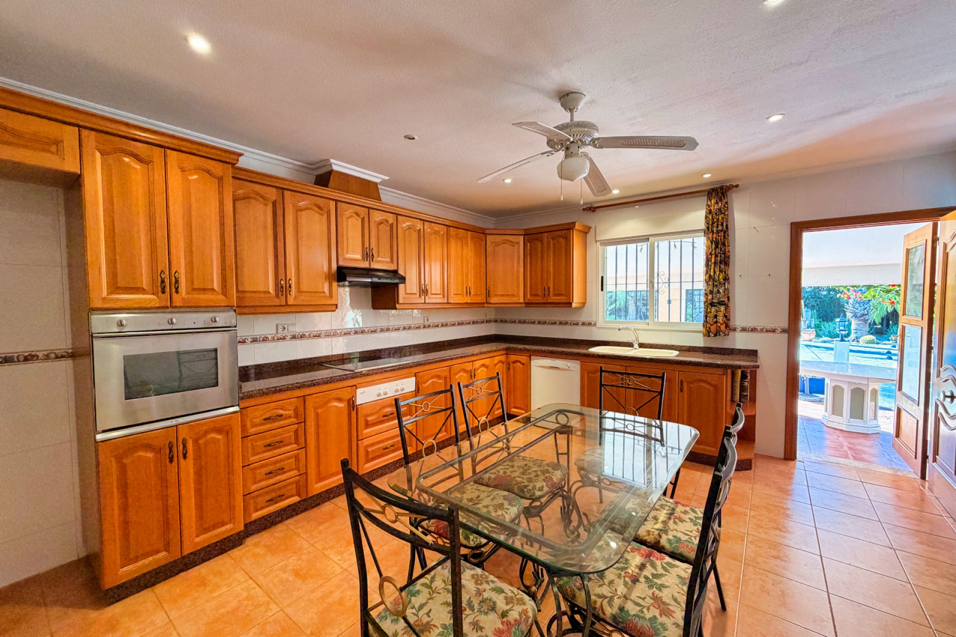 Resale - Country Property -
Alicante