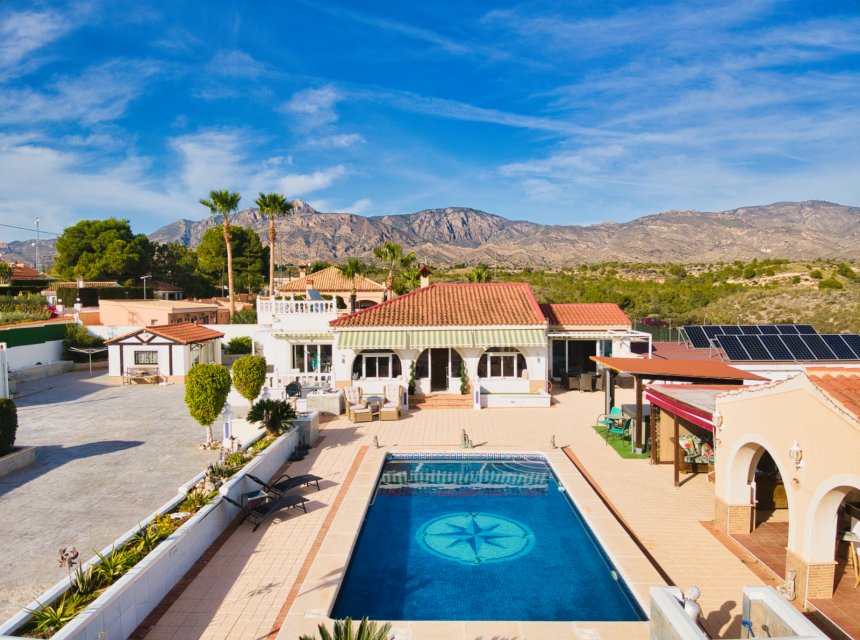 Resale - Country Property -
Alicante