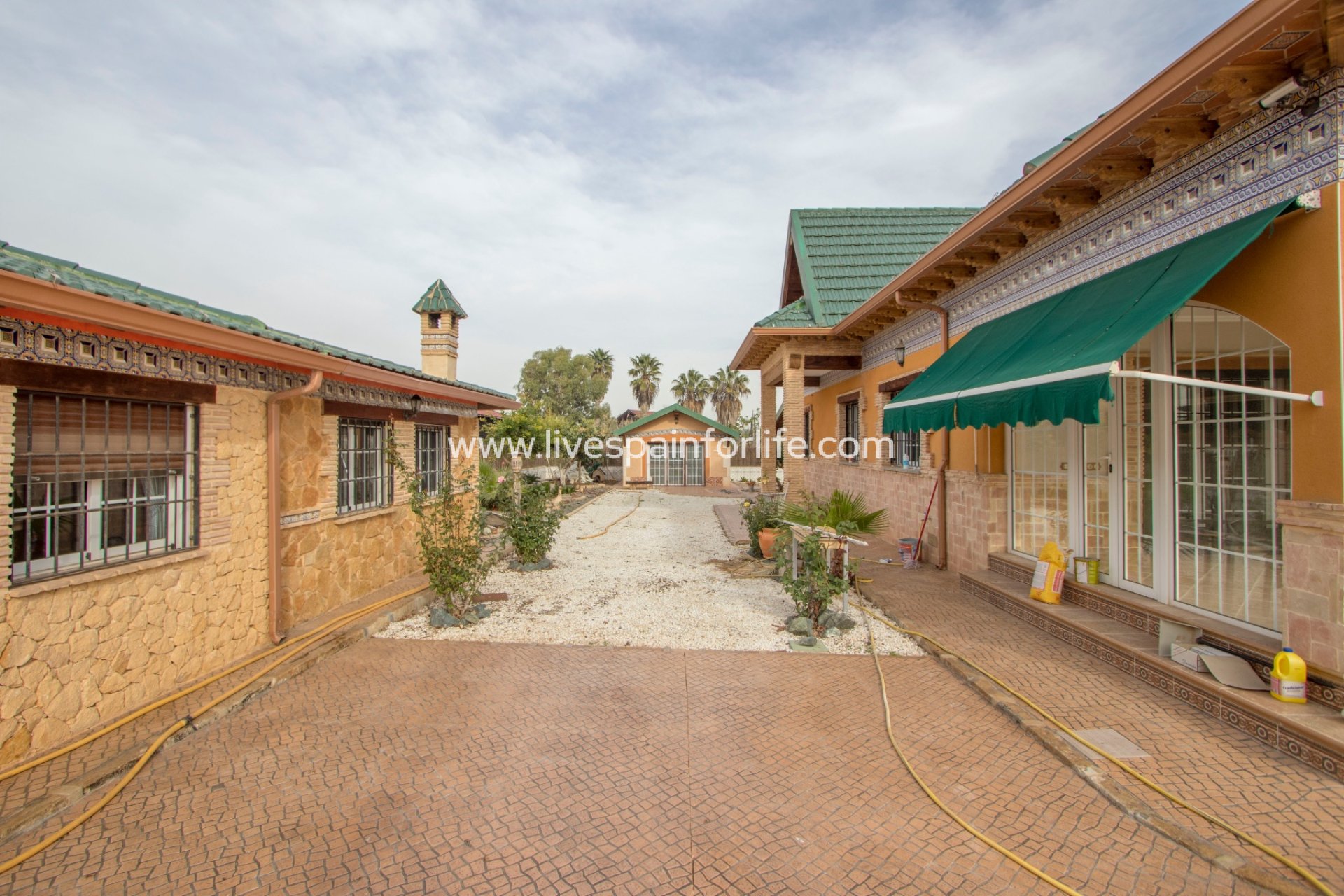 Resale - Country Property -
Alicante