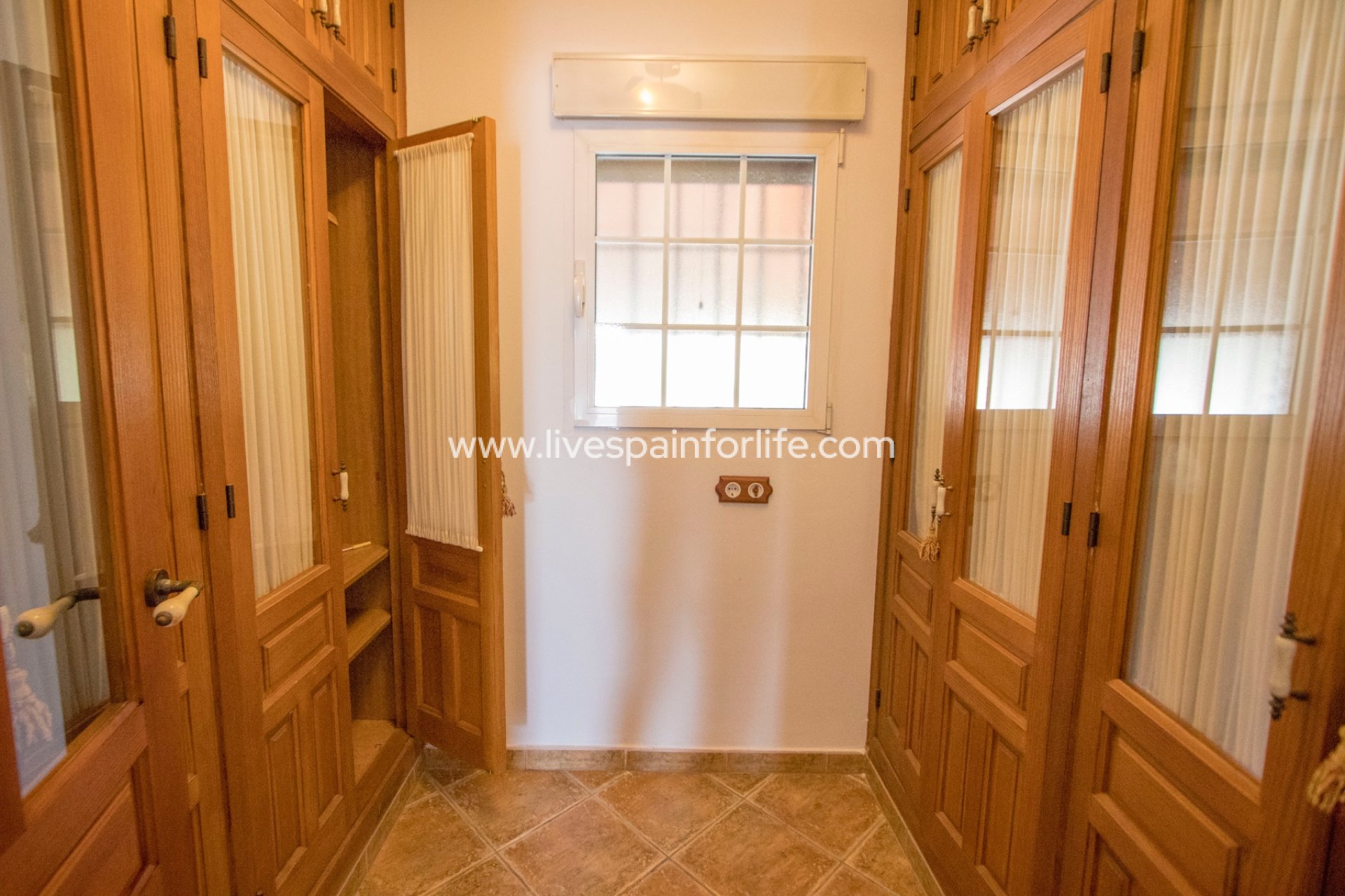 Resale - Country Property -
Alicante