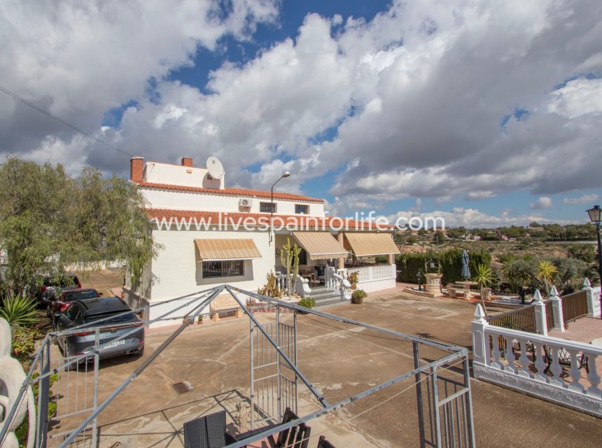 Resale - Country Property -
Alicante