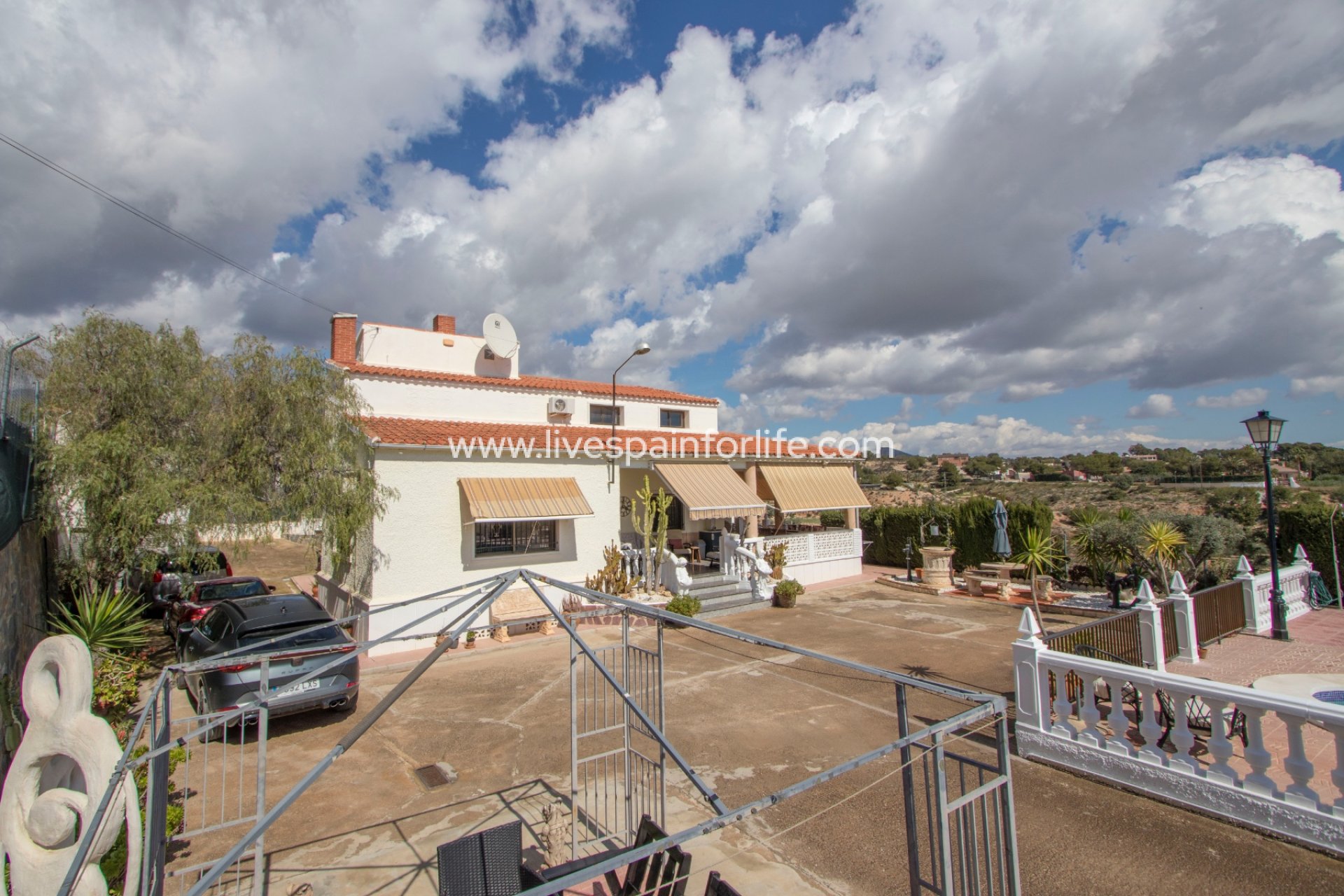 Resale - Country Property -
Alicante