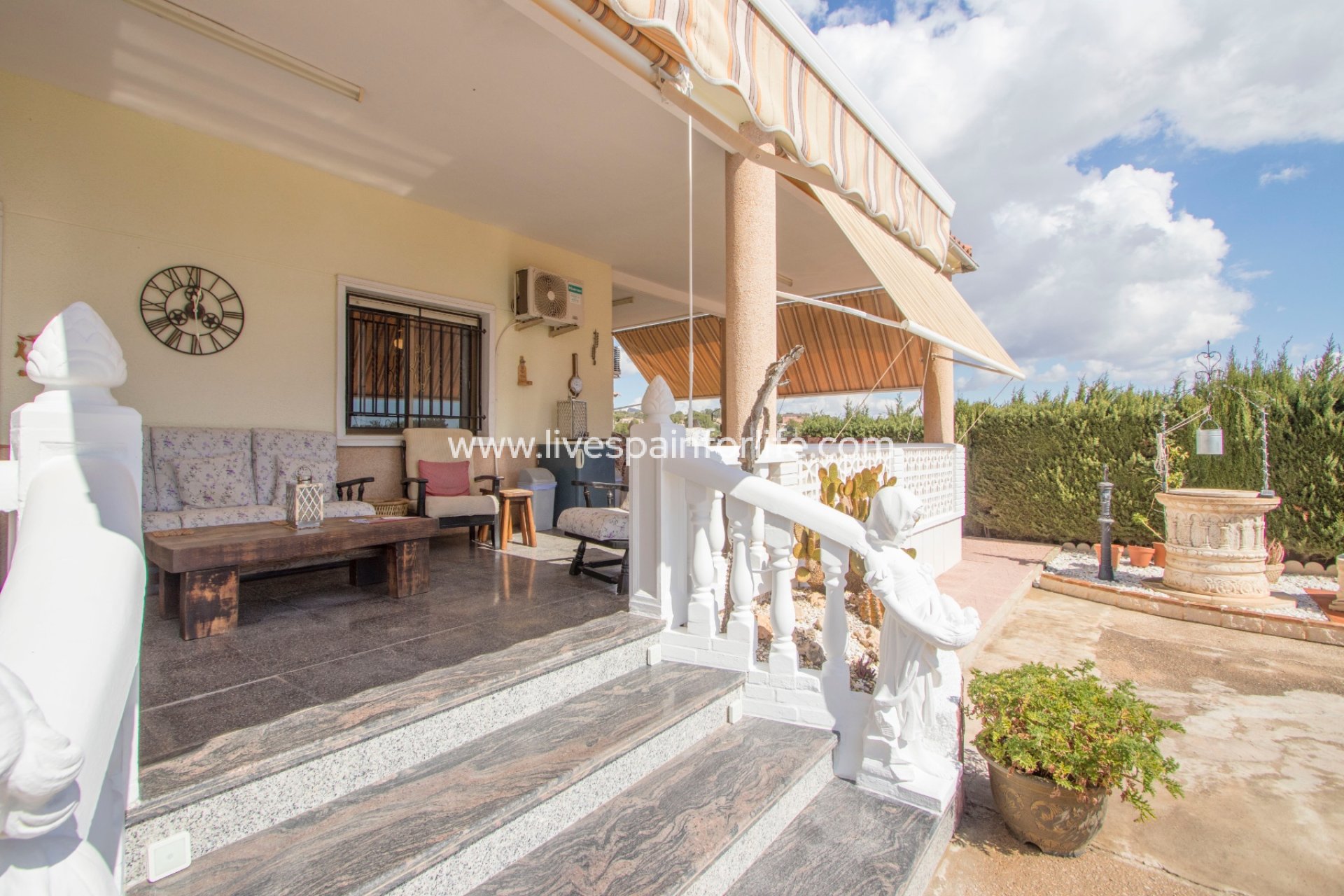 Resale - Country Property -
Alicante