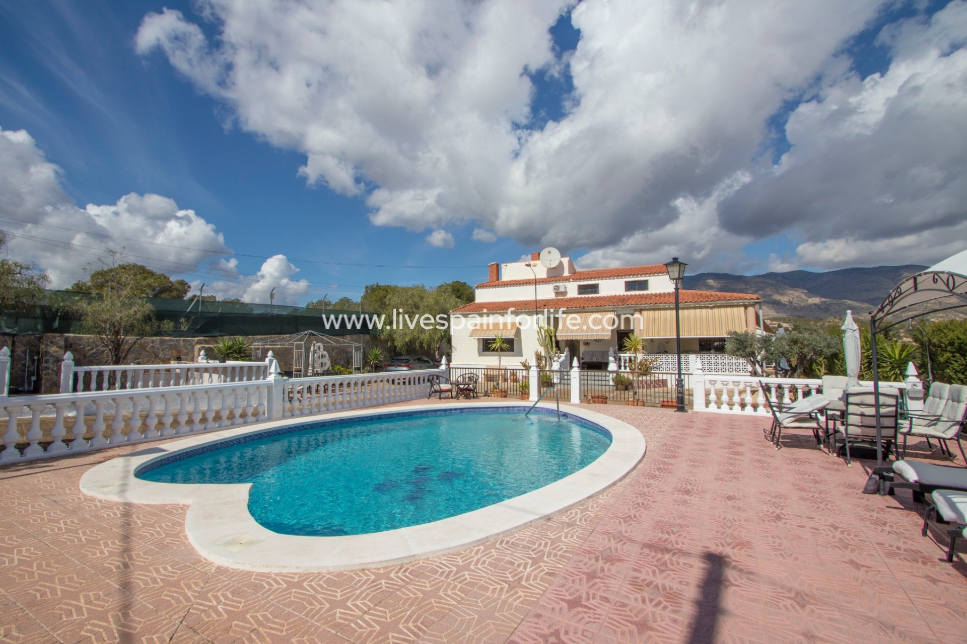 Resale - Country Property -
Alicante