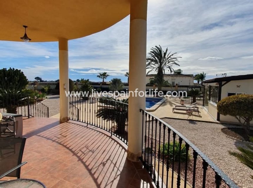 Resale - Country Property -
Alicante