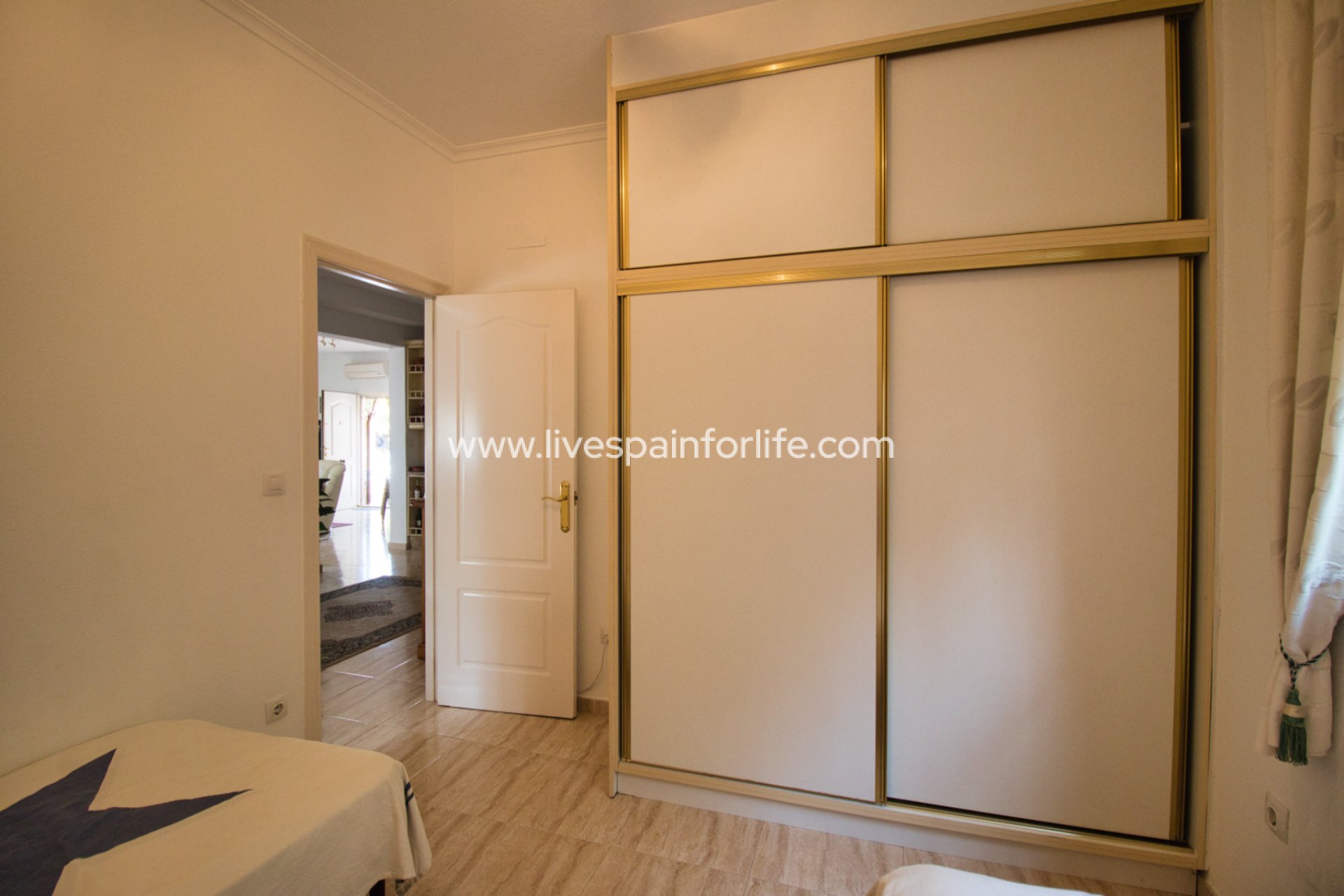 Resale - Country Property -
Alicante