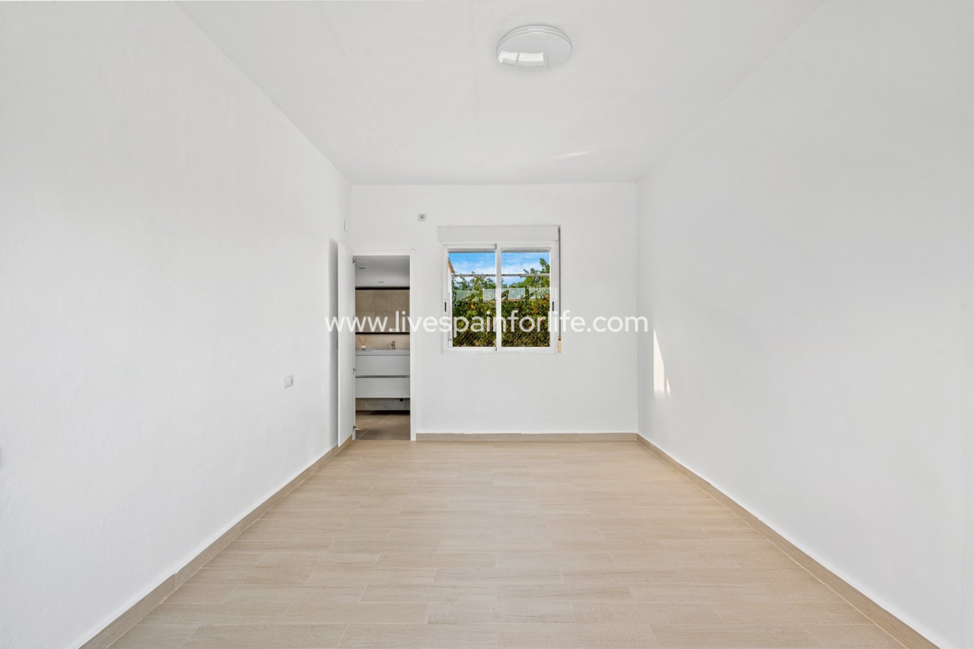 Resale - Country Property -
Alicante