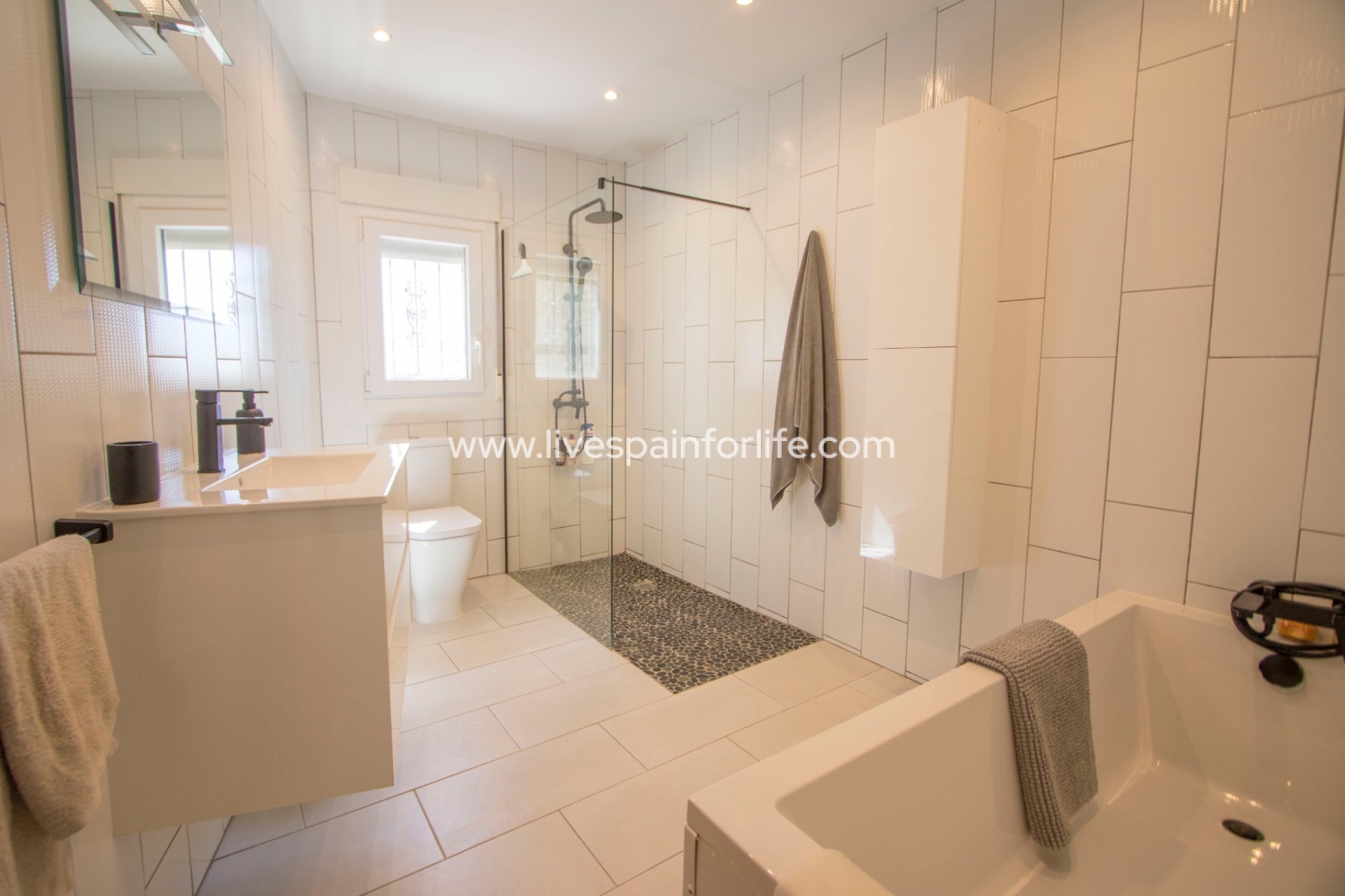 Resale - Country Property -
Alicante