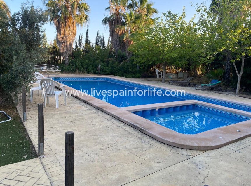 Resale - Country Property -
Alicante