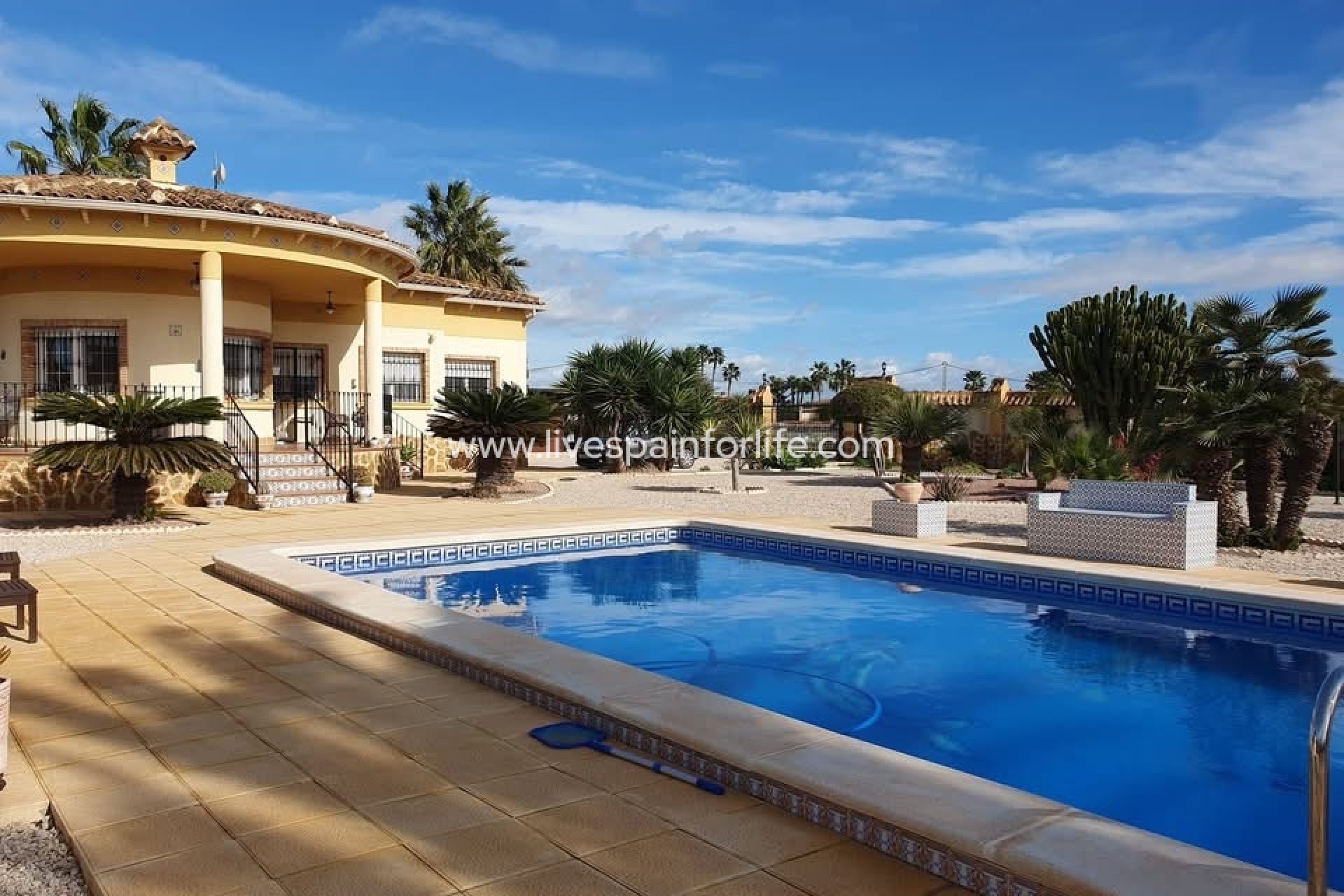 Resale - Country Property -
Alicante