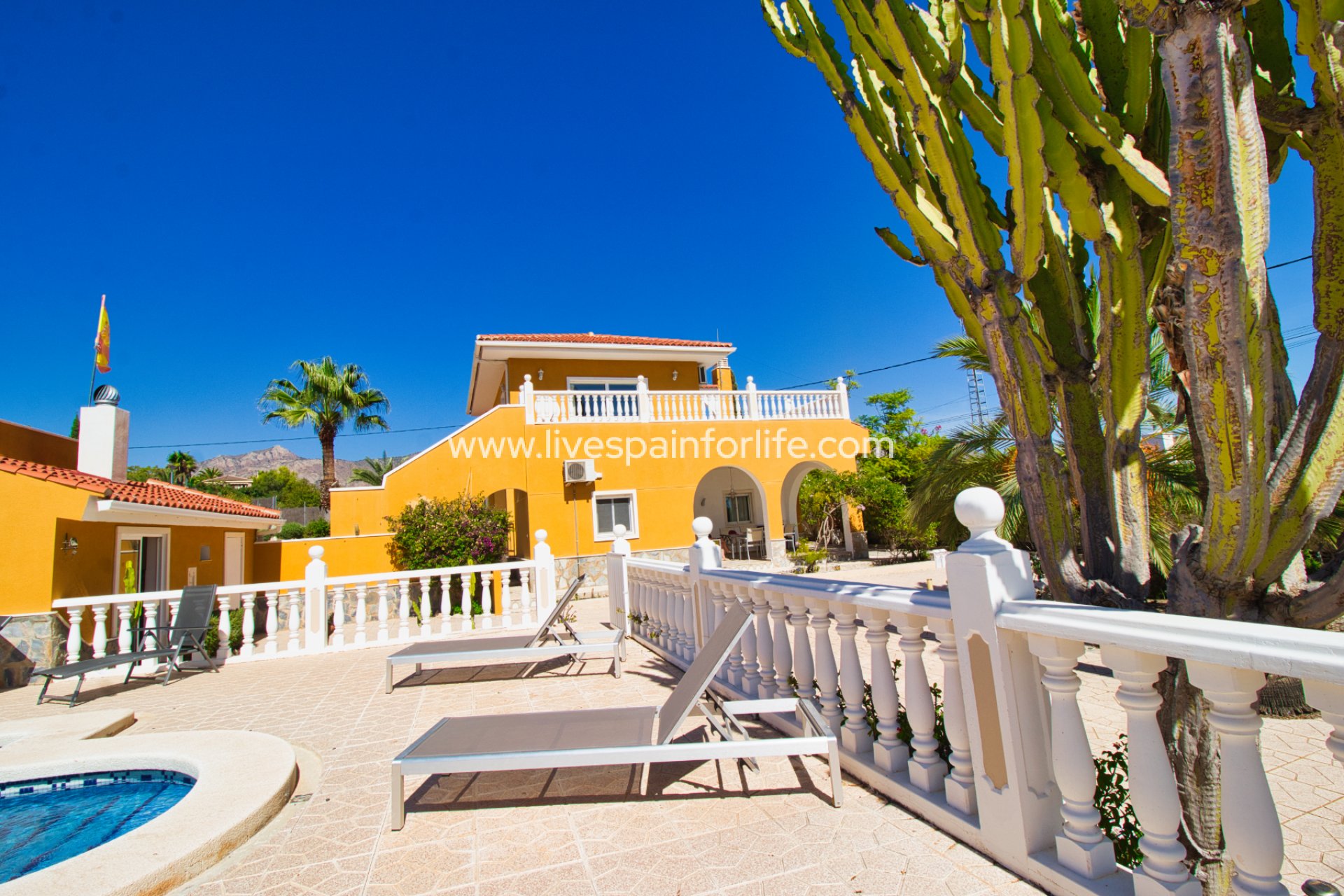 Resale - Country Property -
Alicante