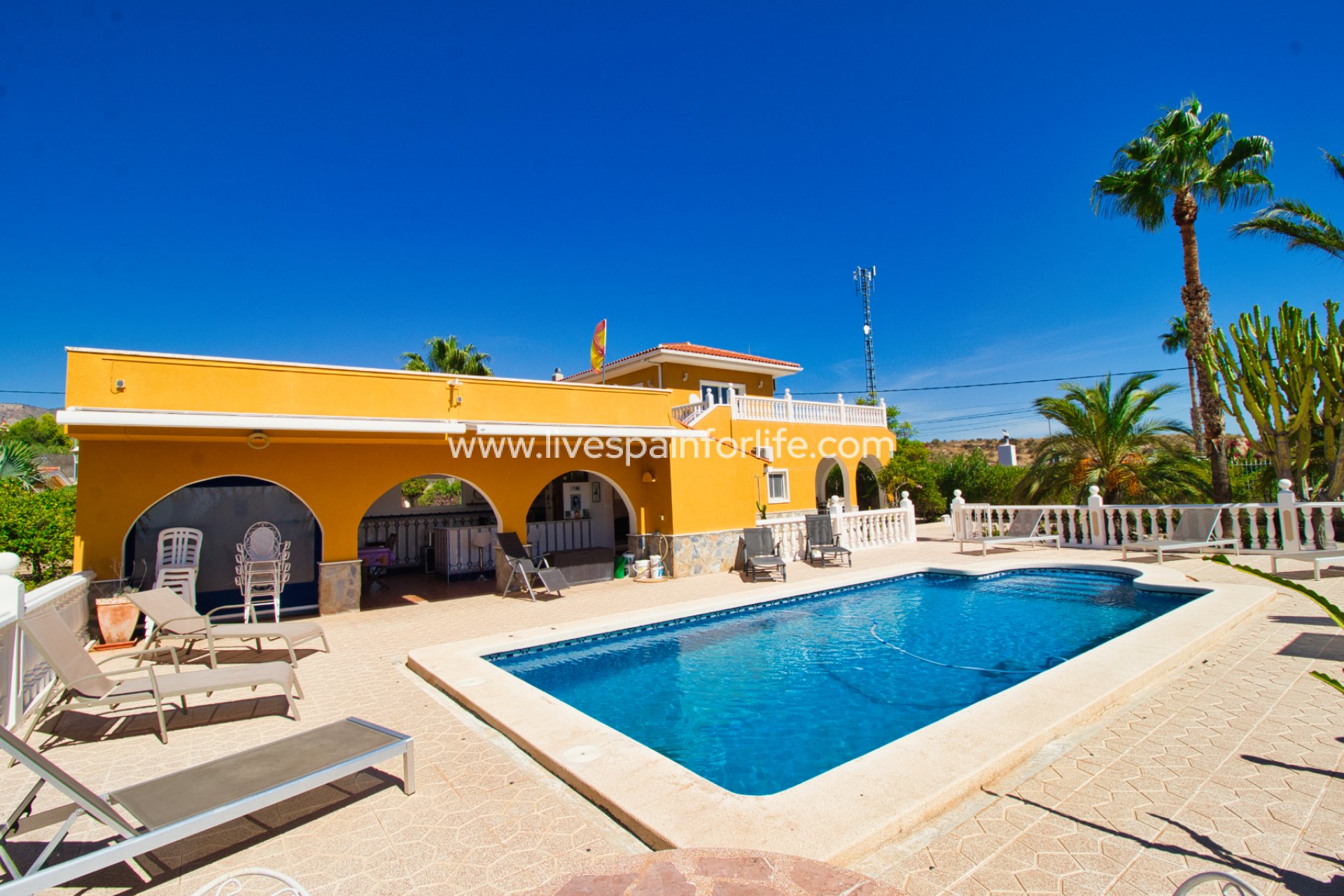 Resale - Country Property -
Alicante