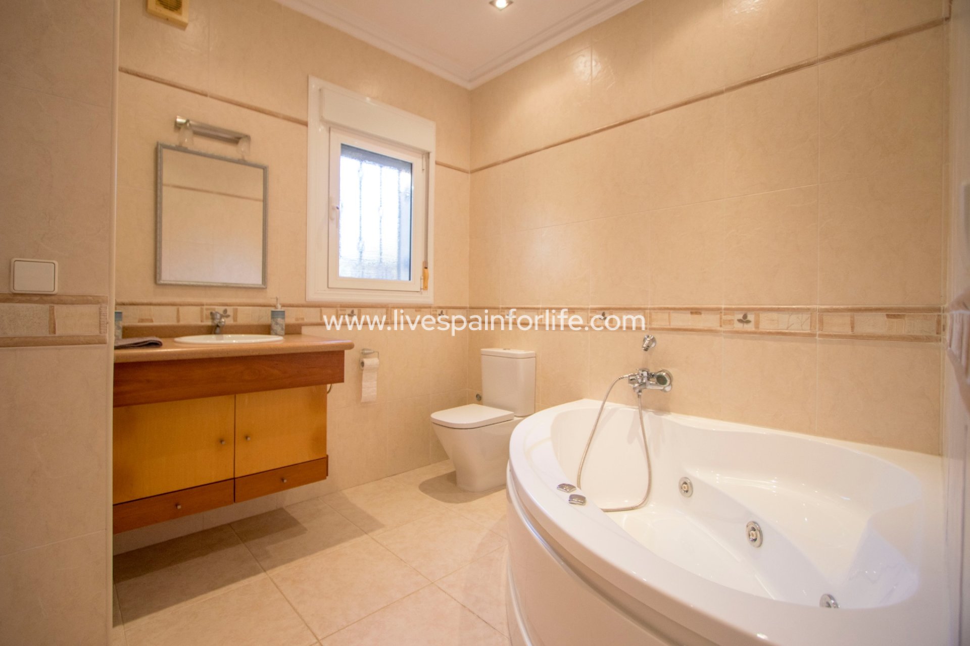 Resale - Country Property -
Alicante