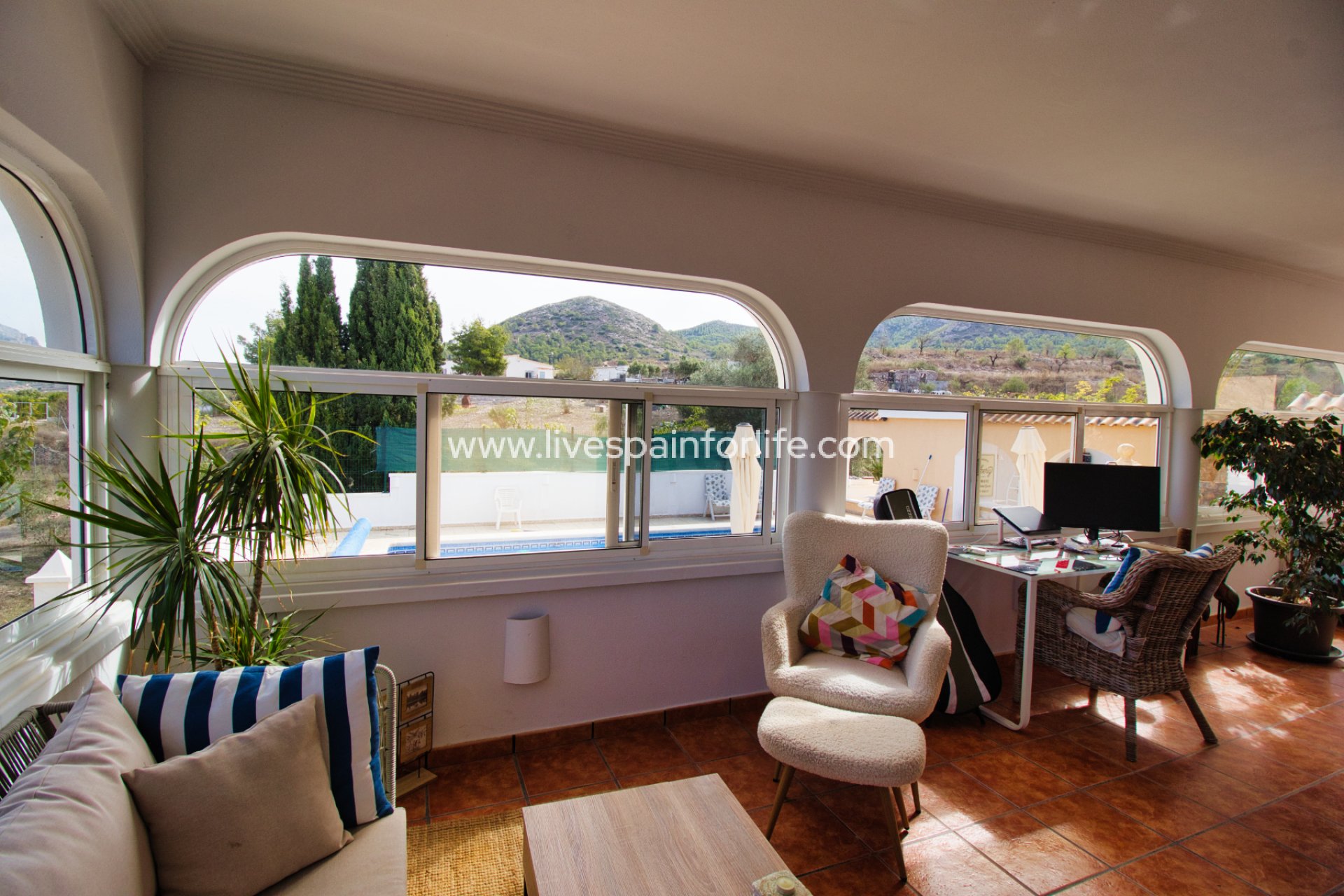 Resale - Country Property -
Alicante
