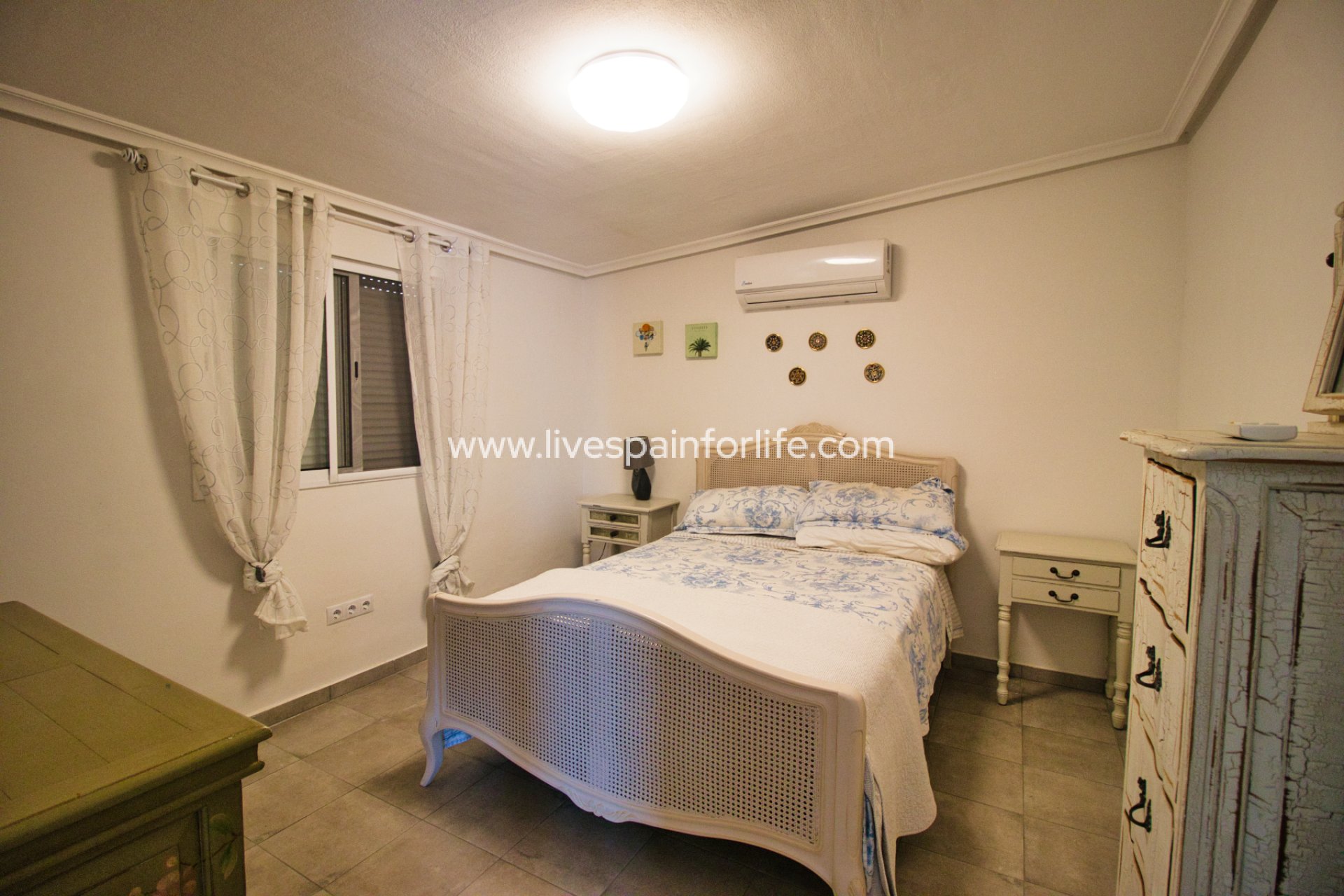 Resale - Country Property -
Alicante