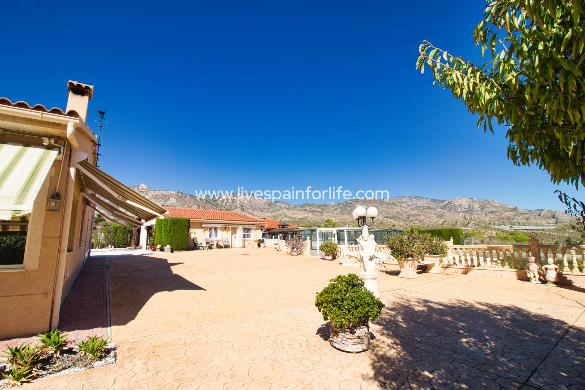 Resale - Country Property -
Alicante