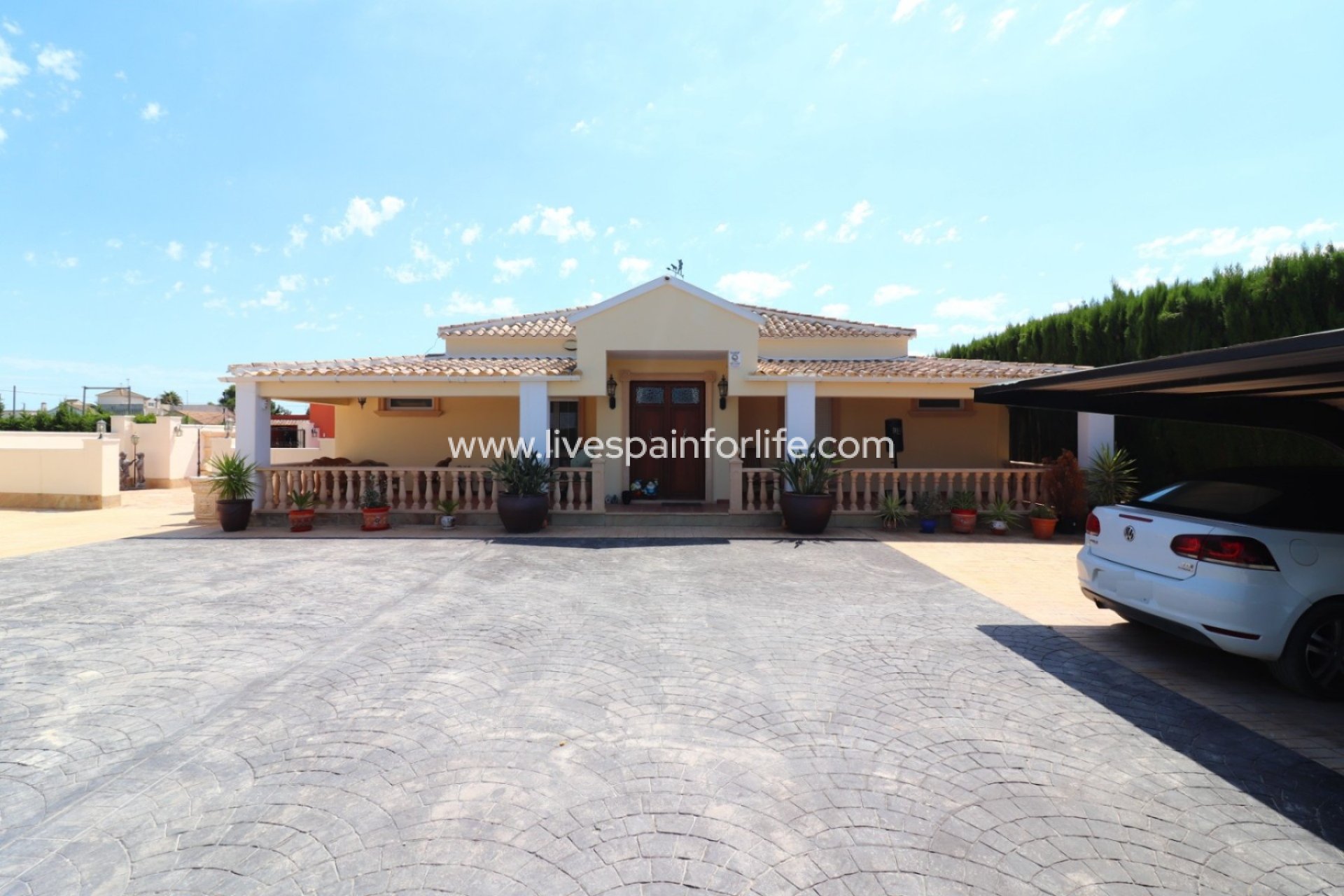 Resale - Country Property -
Almoradi