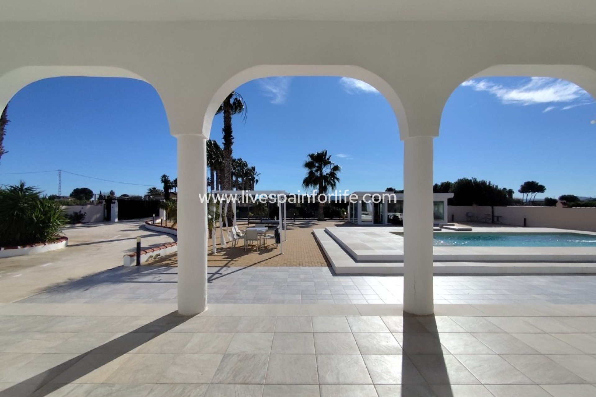 Resale - Country Property -
Almoradi