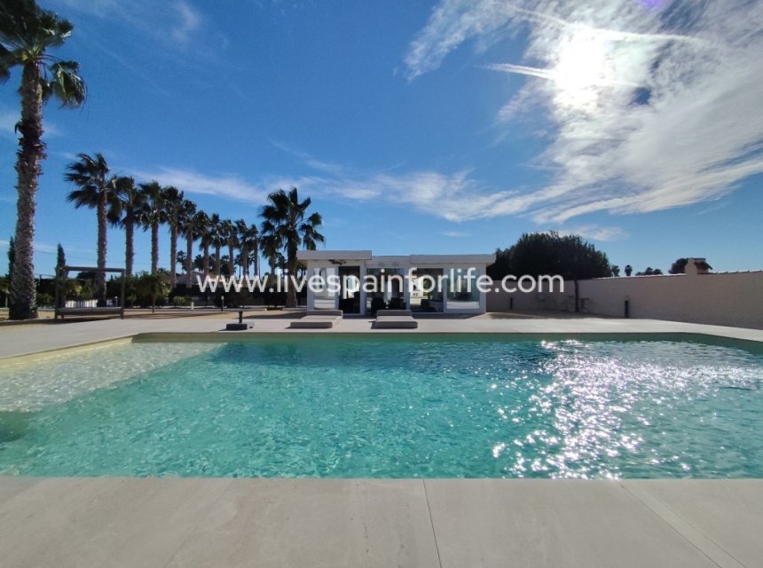 Resale - Country Property -
Almoradi