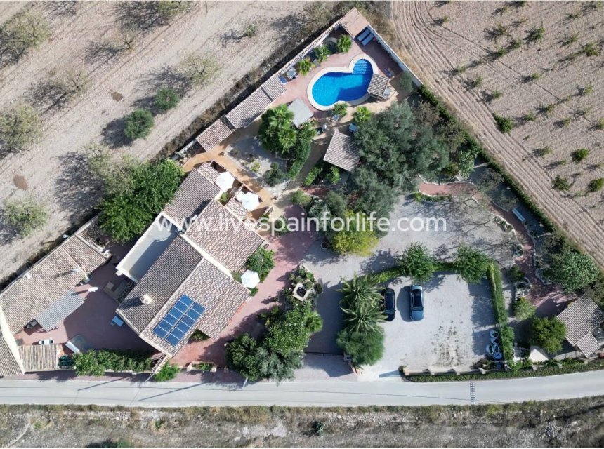 Resale - Country Property -
Barbarroja